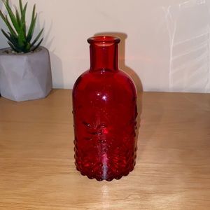Small cute red vase for small flowers!!